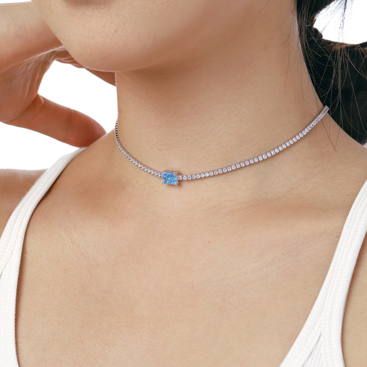 [AuraEcho]2.0 carat Ornate Emerald Cut Necklace