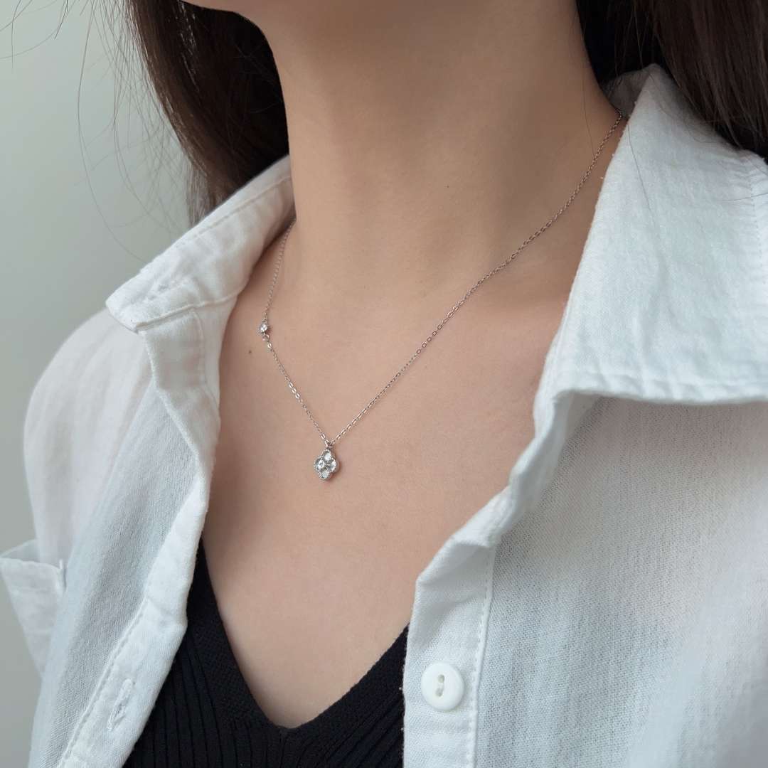 [AuraEcho]Delicate Flower Shape Necklace