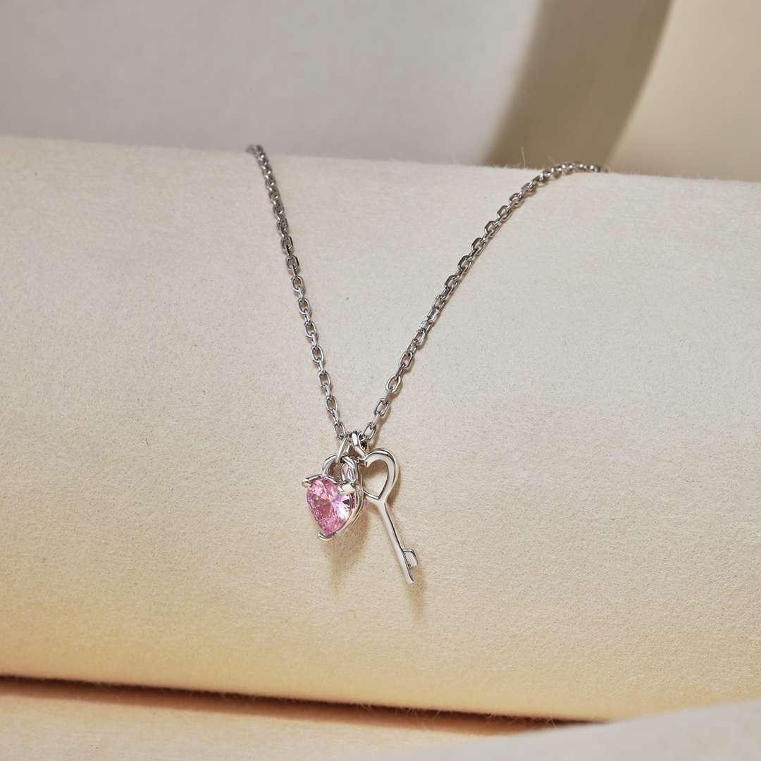 [AuraEcho]Unique Heart Shape Key Pendent Necklace