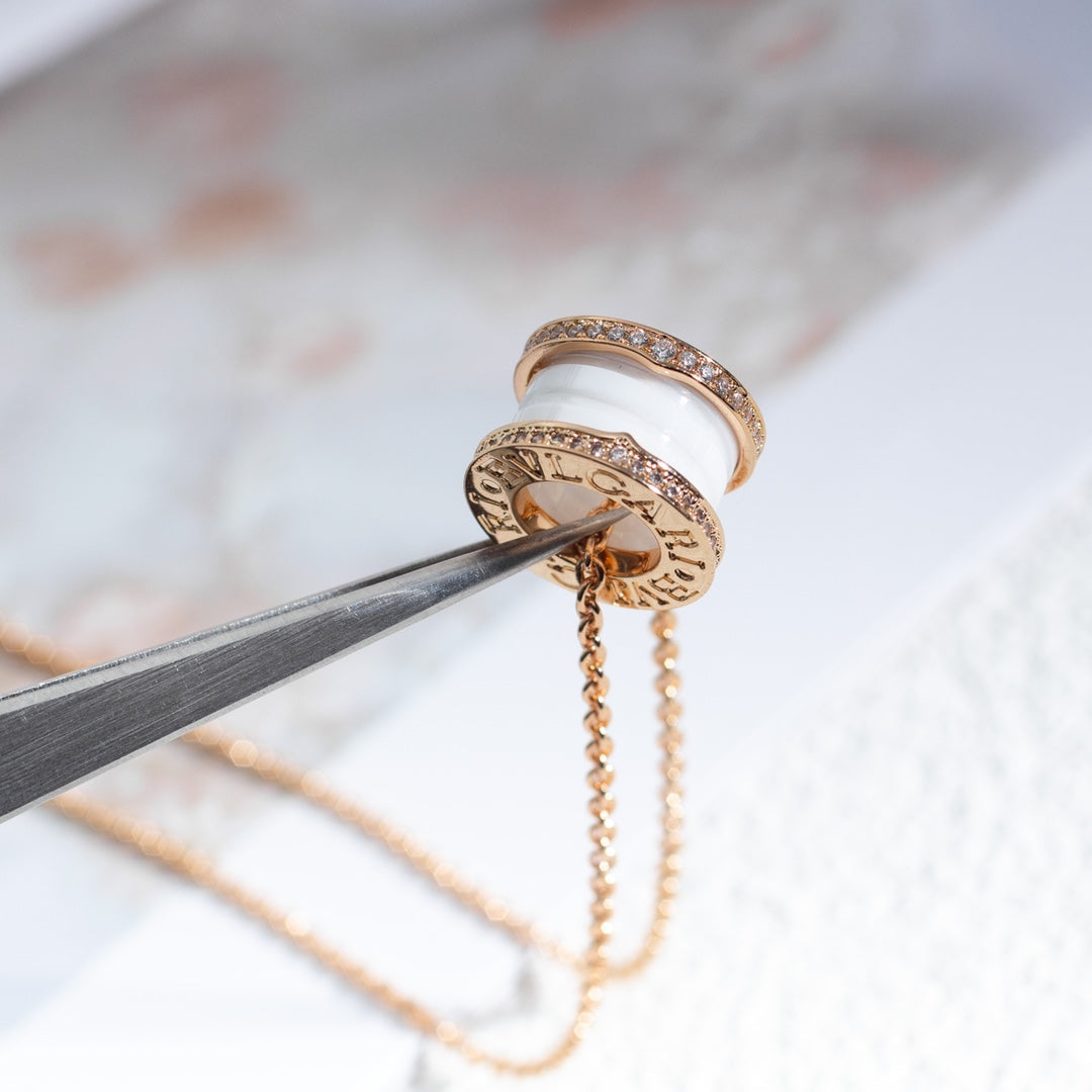 [AuraEcho]ZERO 1 WHITE CERAMIC PINK GOLD DIAMOND NECKLACE