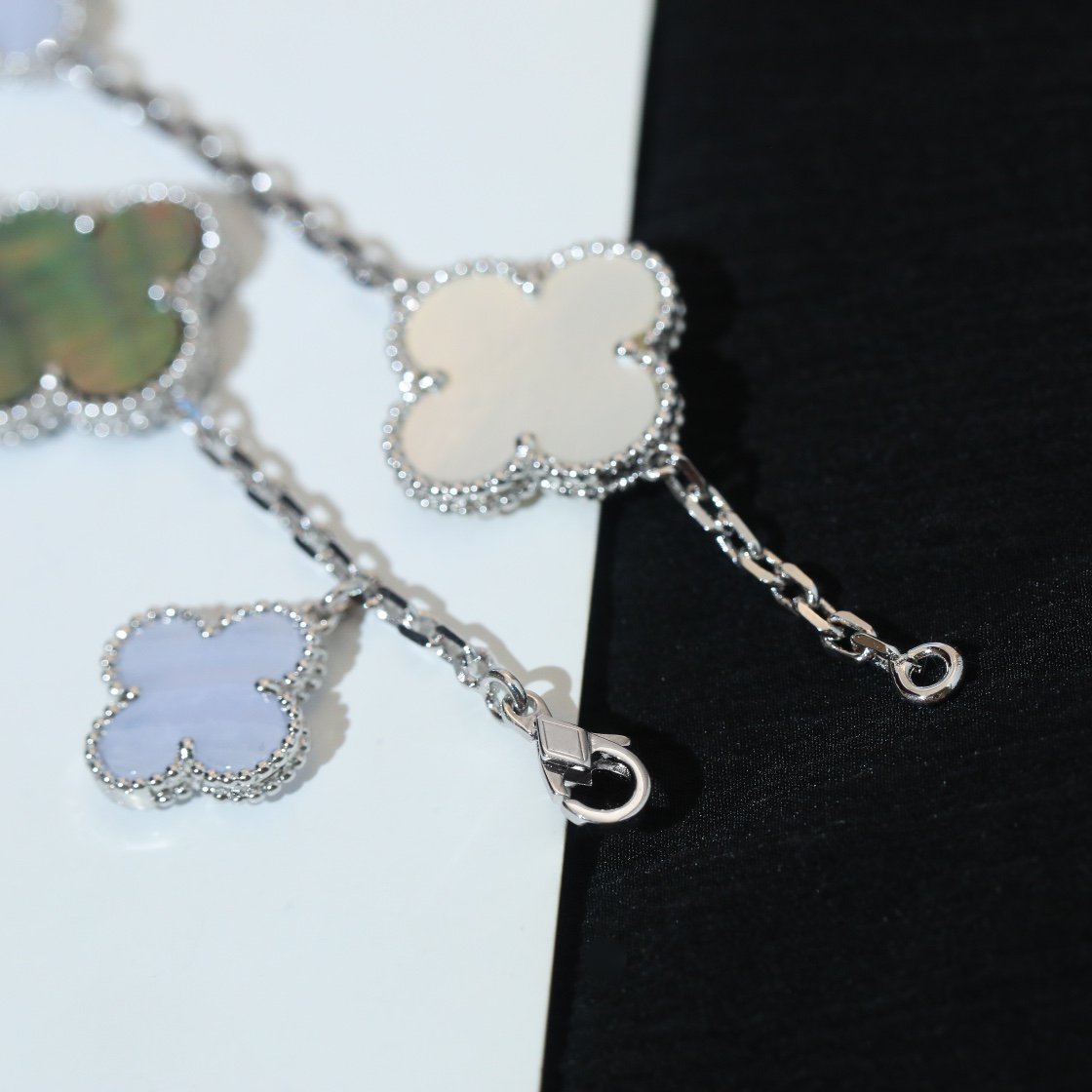 [AuraEcho]CLOVER BRACELET 5 MOTIFS MOP CHALCEDONY SILVER