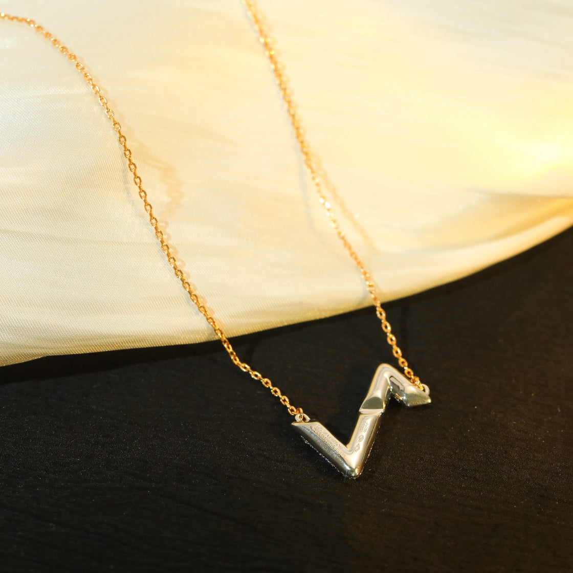[AuraEcho]VOLT SILVER DIAMOND PEDANT NECKLACE