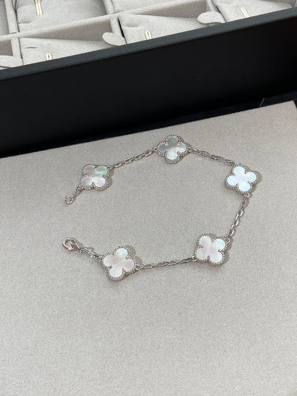 [AuraEcho]CLOVER WHITE PEARL MOP 5 MOTIF BRACELET COLLECTION