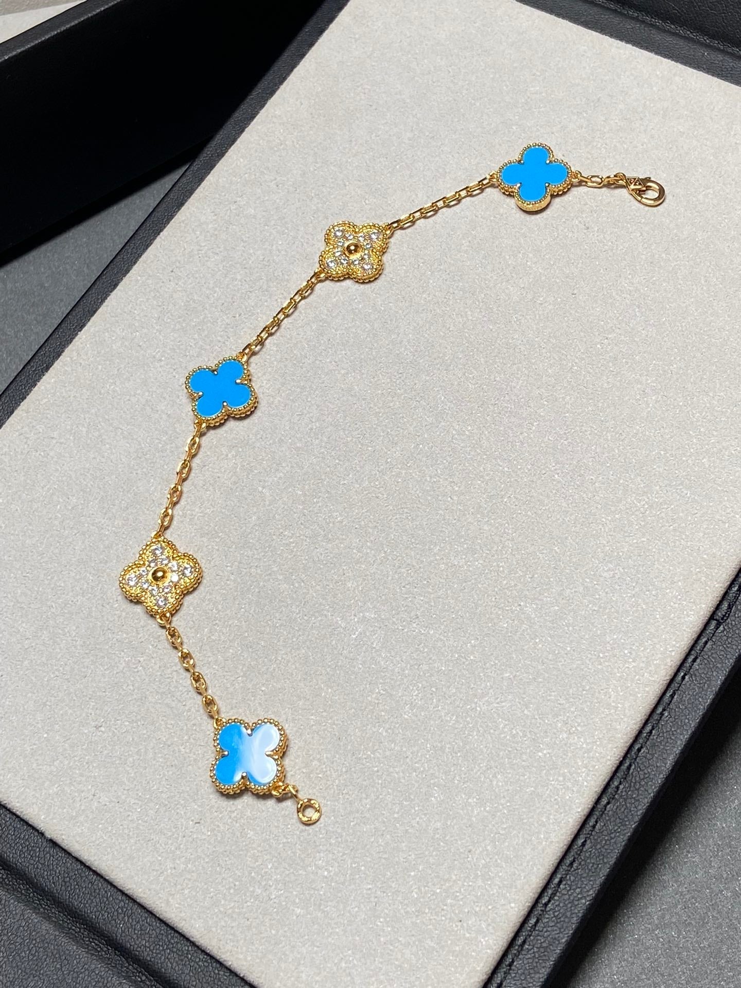 [AuraEcho]CLOVER 5 MOTIF BLUE CHALCEDONY DIAMOND GOLD BRACELET