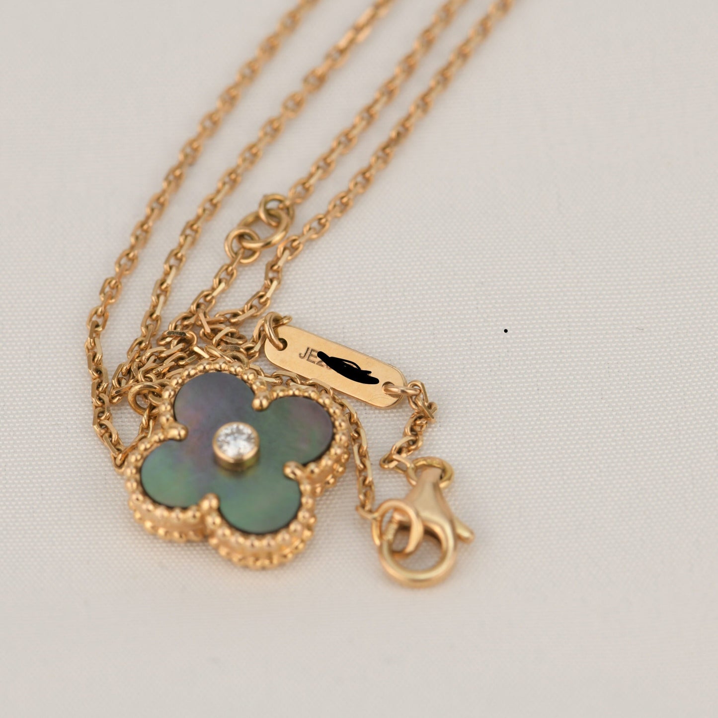 [AuraEcho]CLOVER 15MM DIAMOND AND MOTHER-OF-GREY NECKLACE