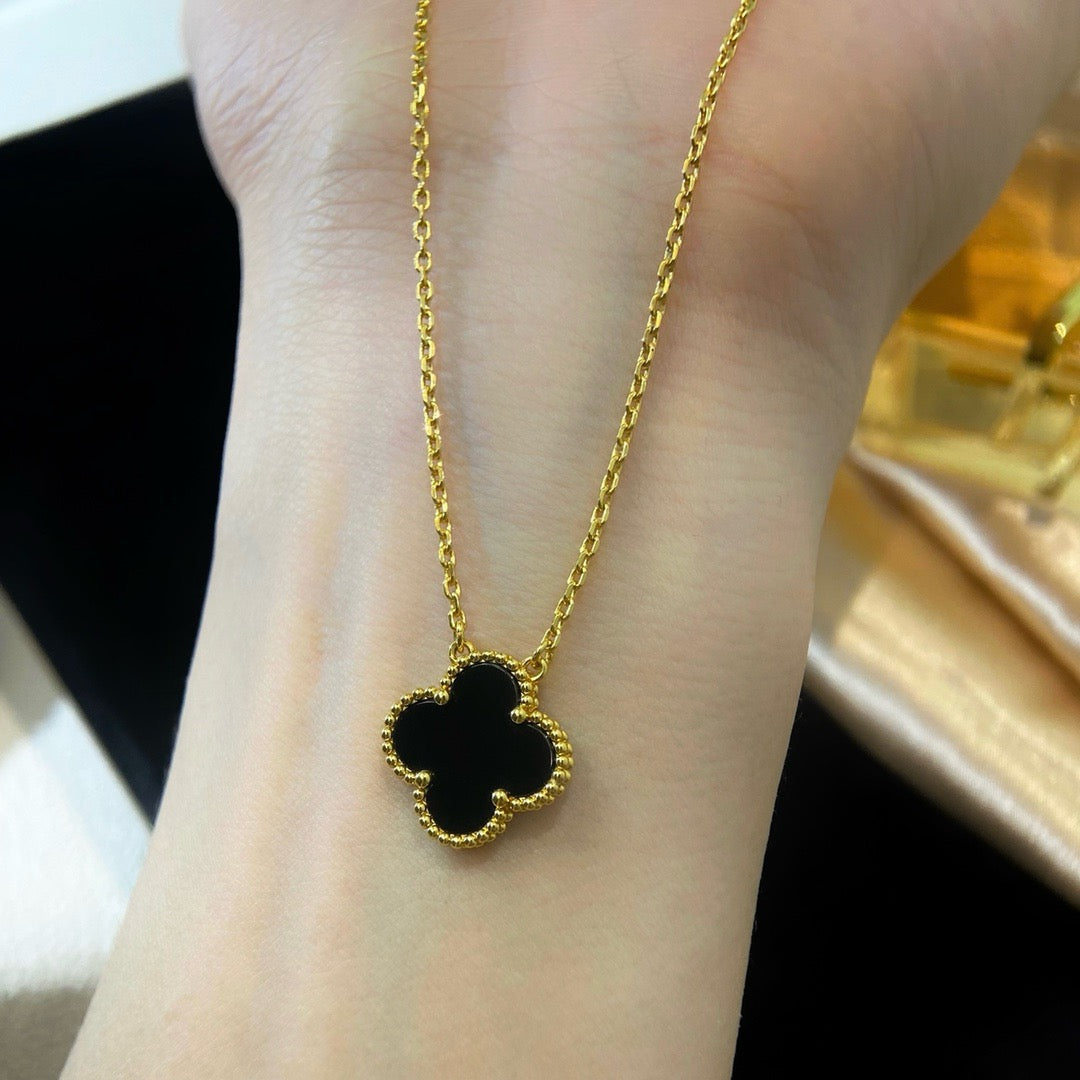[AuraEcho]CLOVER 15MM BLACK ONYX SINGLE FLOWER NECKLACE