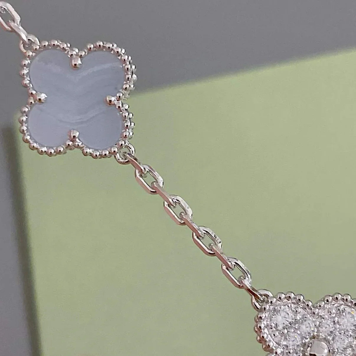 [AuraEcho] CLOVER 5 MOTIF PURPLE CHALCEDONY BRACELET COLLECTION