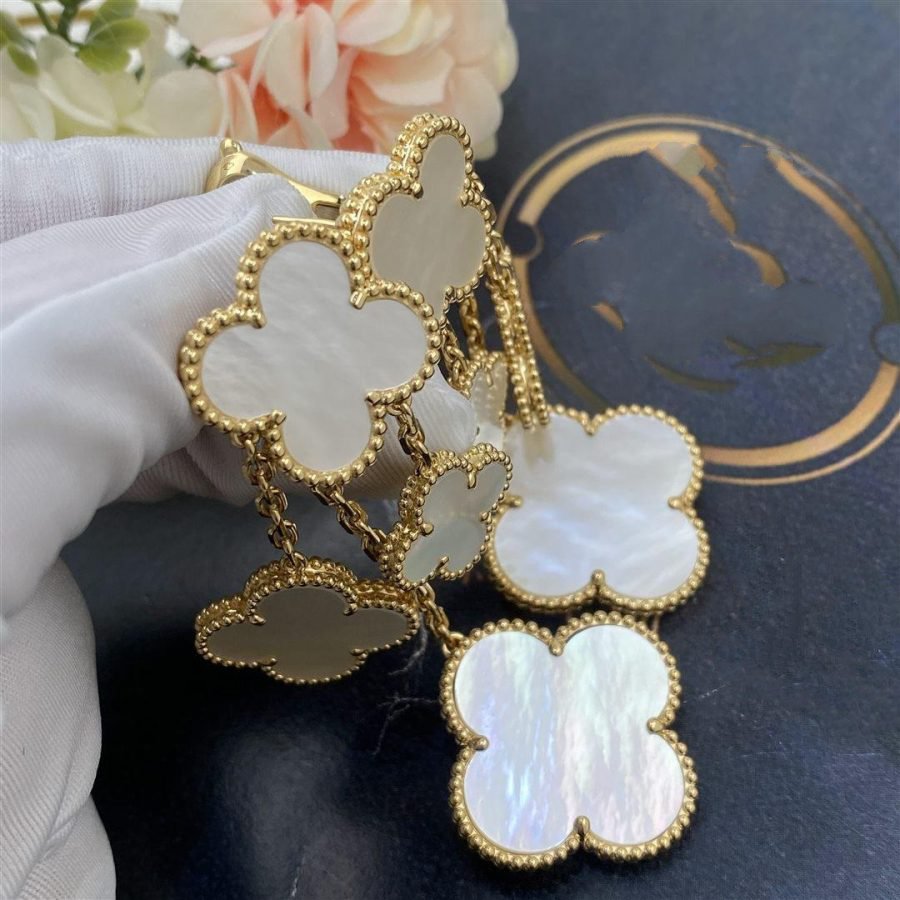 [AuraEcho]CLOVER EARRINGS WHITE MOP 4 MOTIFS GOLD