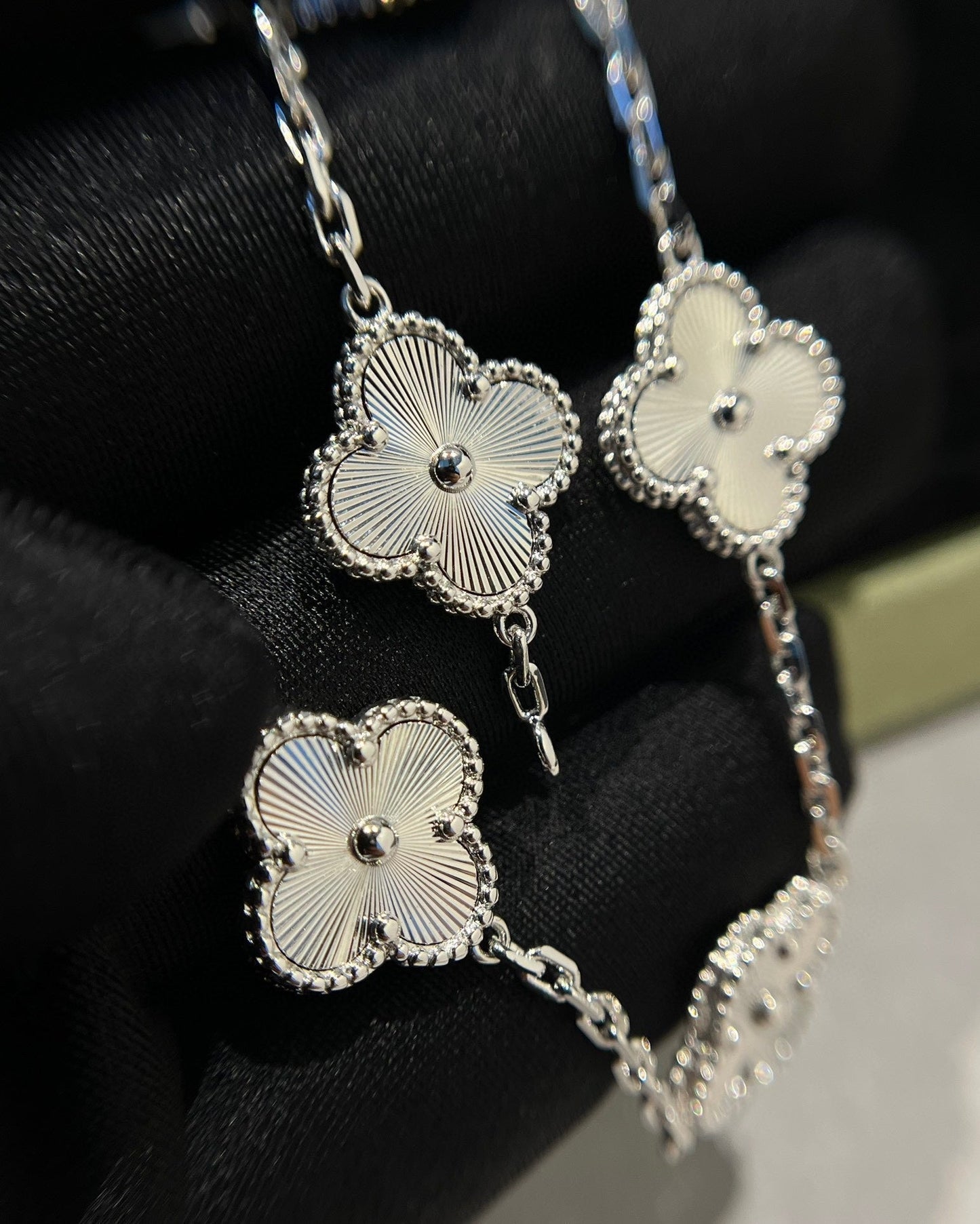 [AuraEcho]CLOVER SILVER 5 MOTIFS BRACELET